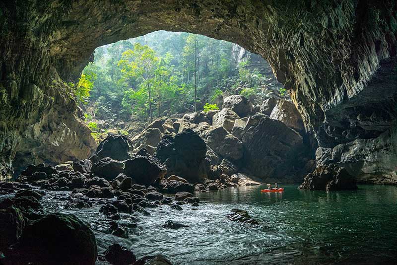 Discover the mysterious beauty of Tien Cave 3