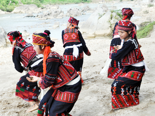 The three peculiar festivals of Xa Pho ethnic group 2