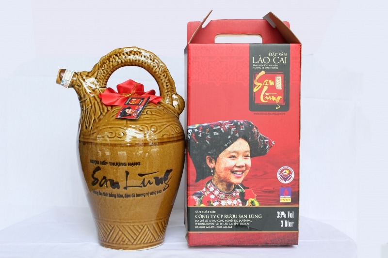 San Lung wine – the best kind of wine of Red Dao people in Sapa 3