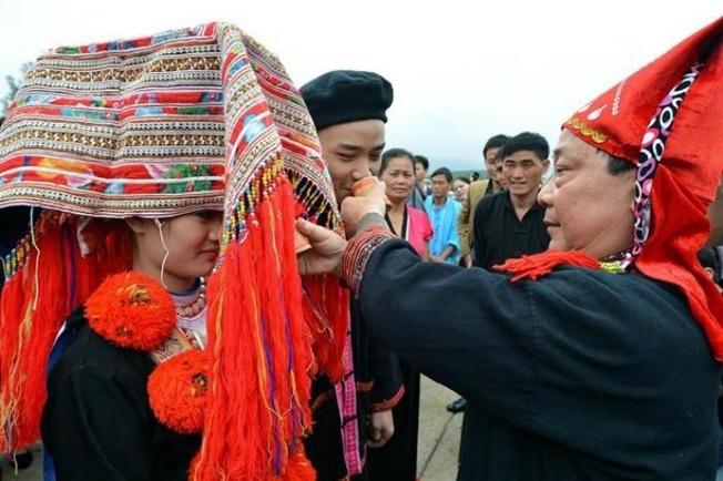 A wedding ceremony of Red Dao people
