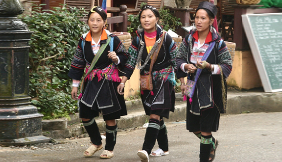 costume of the Hmong