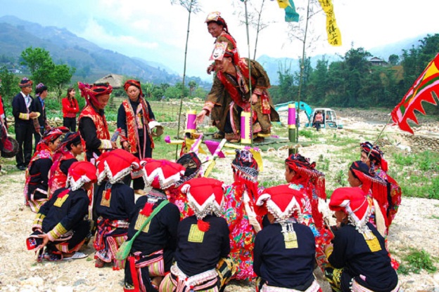 Nhan Song - the Typical festival of Highlanders of Sa Pa
